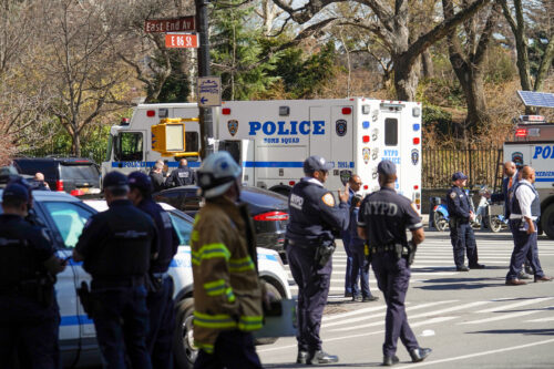 NEW YORK, NEW YORK - MARCH 10: New York Police Department Counterterrorism officers respond to a suspicious package report in Carl Schurz Park, which borders Gracie Mansion, on March 10, 2026 in New York City. Two suspects, Emir Balat and Ibrahim Kayumi of Pennsylvania, were arrested on March 7 for throwing hand-made explosive devices that did not explode during a right-wing, anti-Islamic protest outside Gracie Mansion, the residence of New York City Mayor Zohran Mamdani. (Photo by Ryan Murphy/Getty Images)