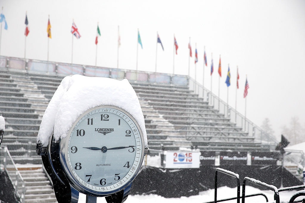 Snow falls over clock.