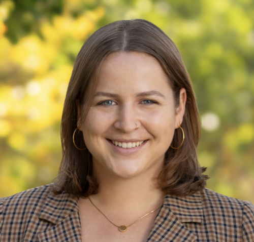 Headshot of Isabelle Schmidt