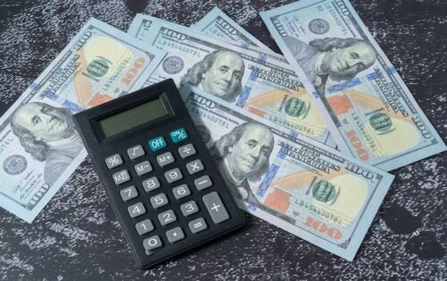 us money and a calculator